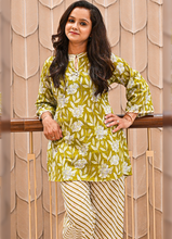 Load image into Gallery viewer, Floral Print Pure Cotton Co ord Set