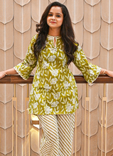 Load image into Gallery viewer, Floral Print Pure Cotton Co ord Set