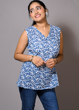 Load image into Gallery viewer, Blue Floral Print Cotton Sleeveless Top